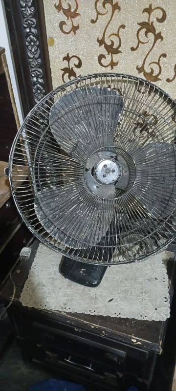 Bracket wall fan A+ condition for sale 2