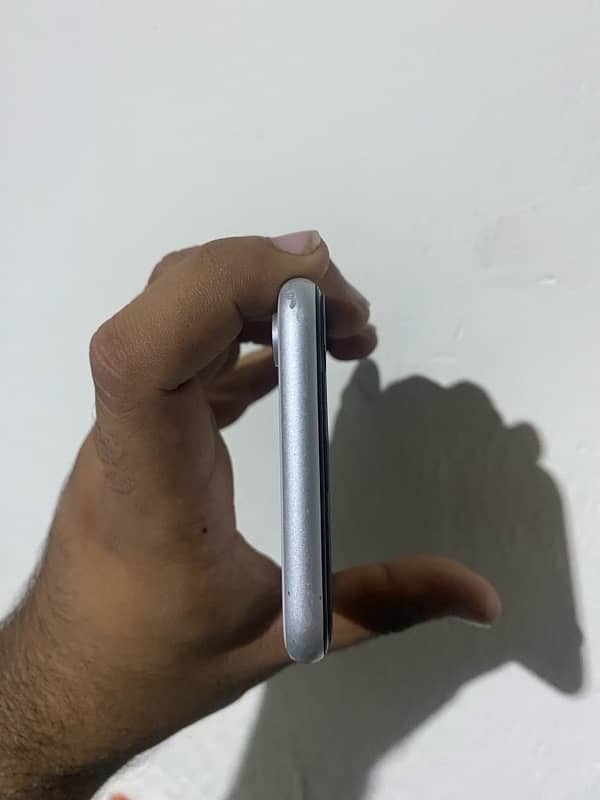 IPHONE XR ALL OK Pta aprove SEALED PHONE GARANTEED 7