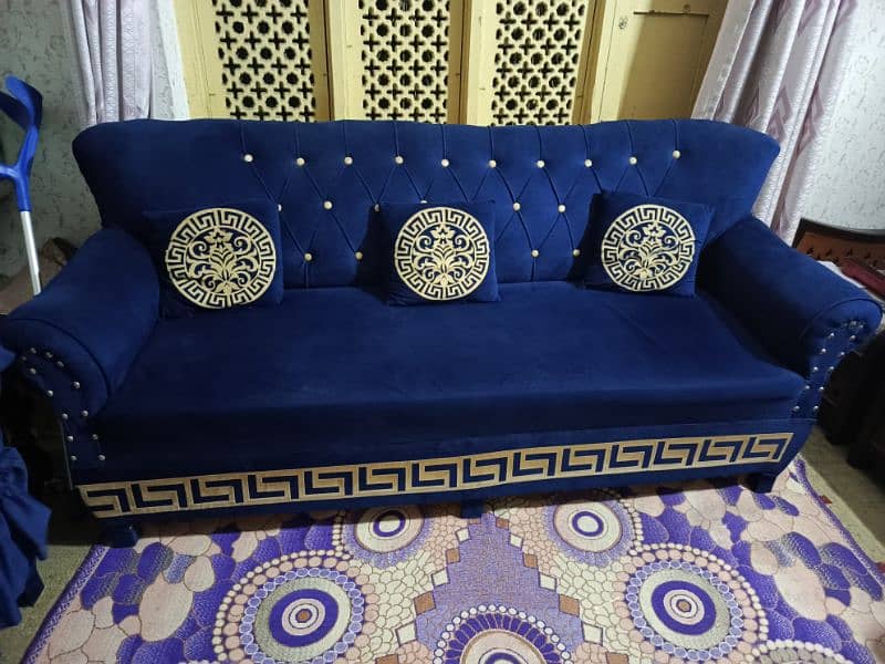 sofa available in a New condition. 5seater 2