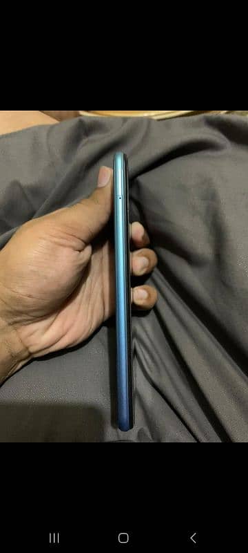 vivo y20s 6/128 5