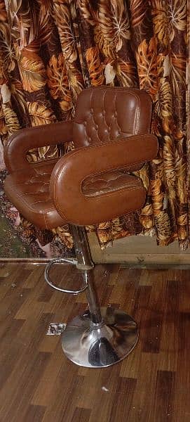 saloon hair cutting chair . 3