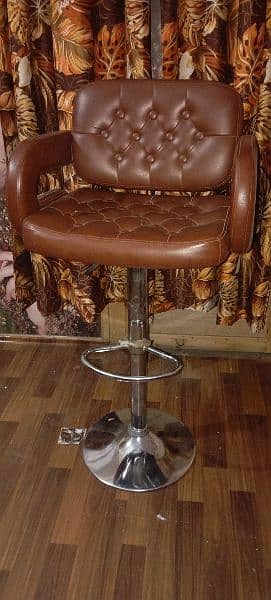 saloon hair cutting chair . 4