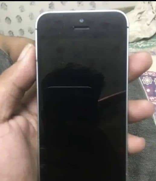 iphone 5se 16 gb hn non pta hn Baki all ok hn set 03702017997 whatspp 2