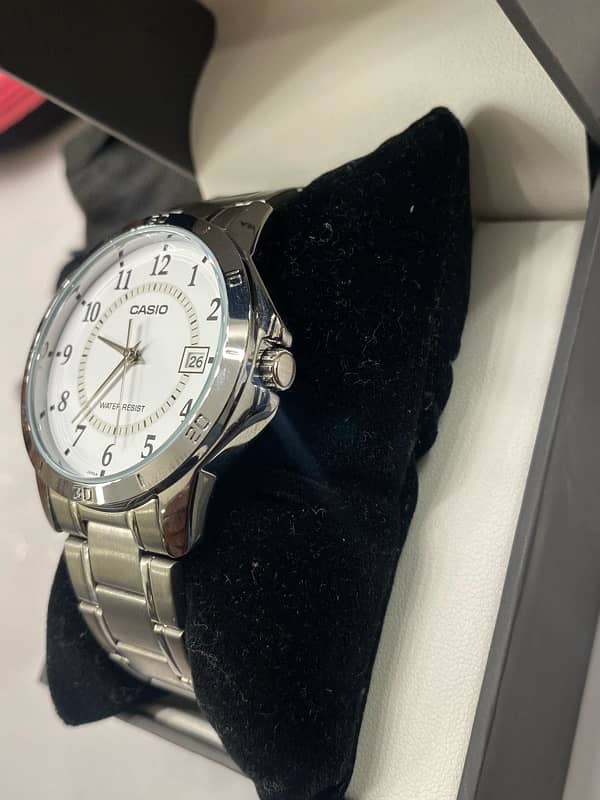 CASIO WATCH WITH WHITE DIAL 1