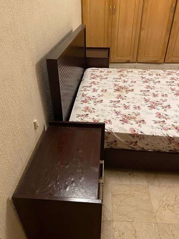 BED + MATTRESS + 1 SIDE TABLE 1