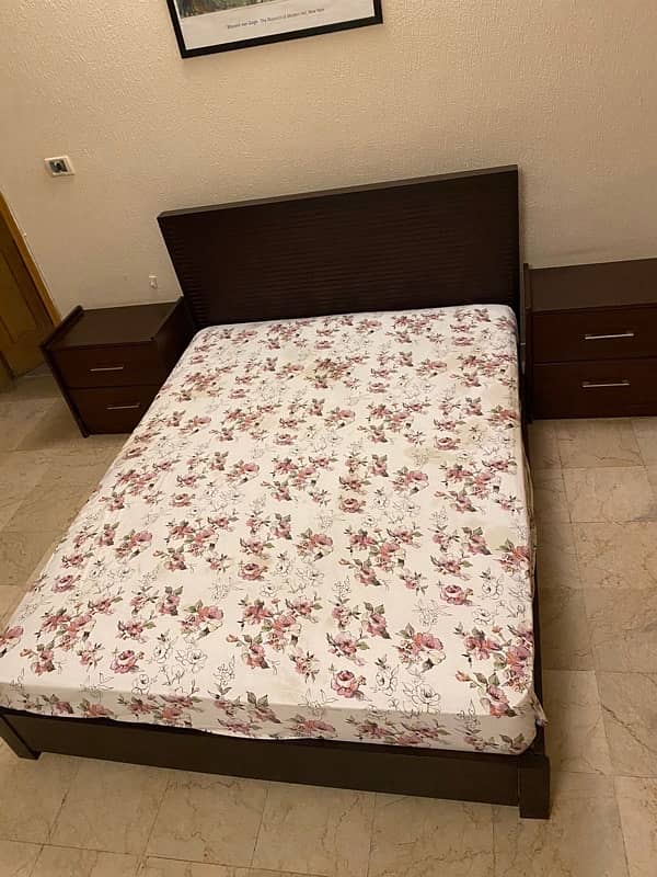 BED + MATTRESS + 1 SIDE TABLE 5