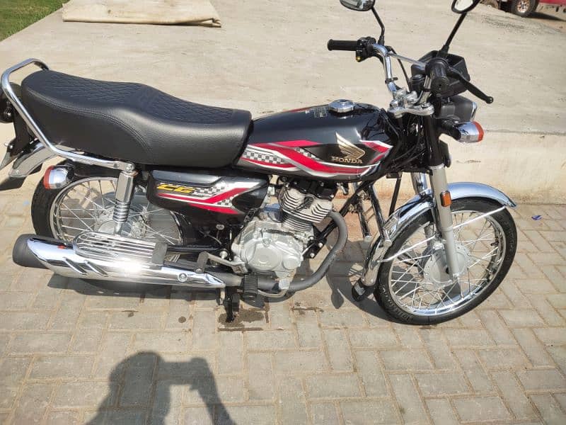 Honda CG125 Black color like new 5