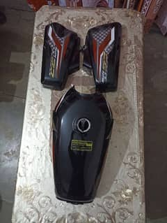 Honda 125 Black 2024 model fuel tank and side covers