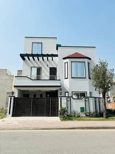 5 marla Corner, main boulvard house for sale in bahria nasheman.