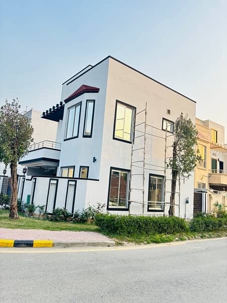 5 marla Corner, main boulvard house for sale in bahria nasheman. 1