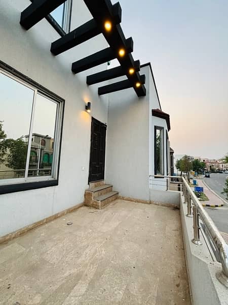 5 marla Corner, main boulvard house for sale in bahria nasheman. 11