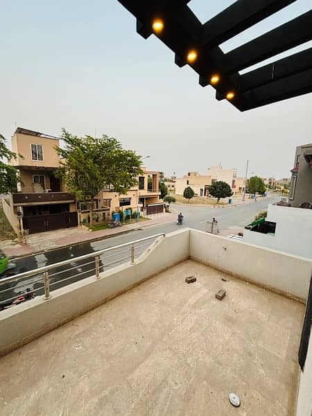 5 marla Corner, main boulvard house for sale in bahria nasheman. 14