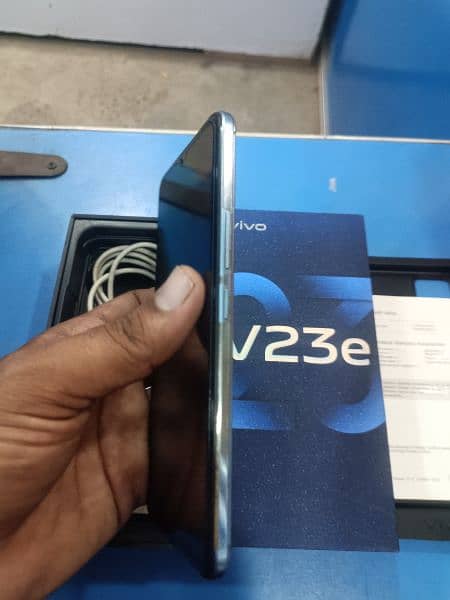 Vivo V23e 8GB RAM 256 GB memory 7