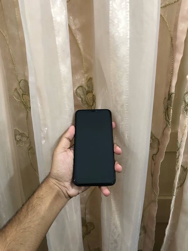 IPHONE 11 pro max 6