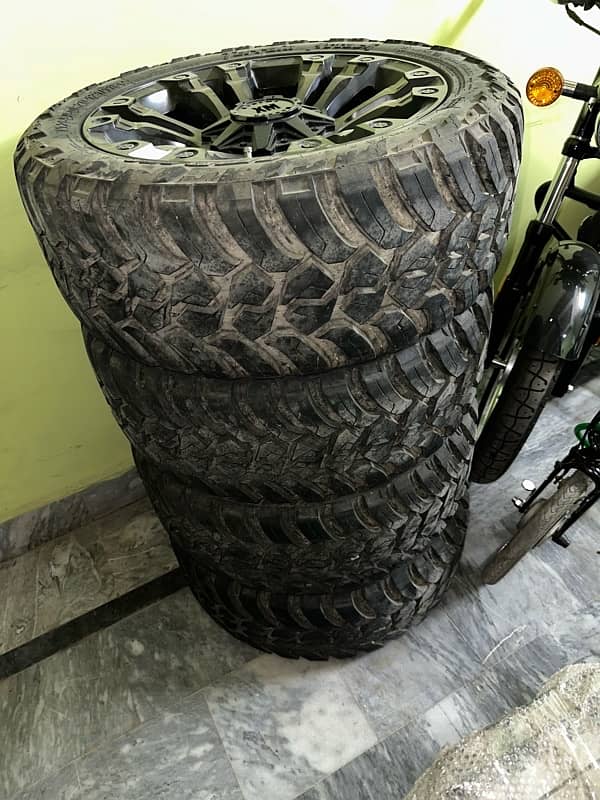 Toyota Hilux 4x4 Alloy Rim & Tyres 0