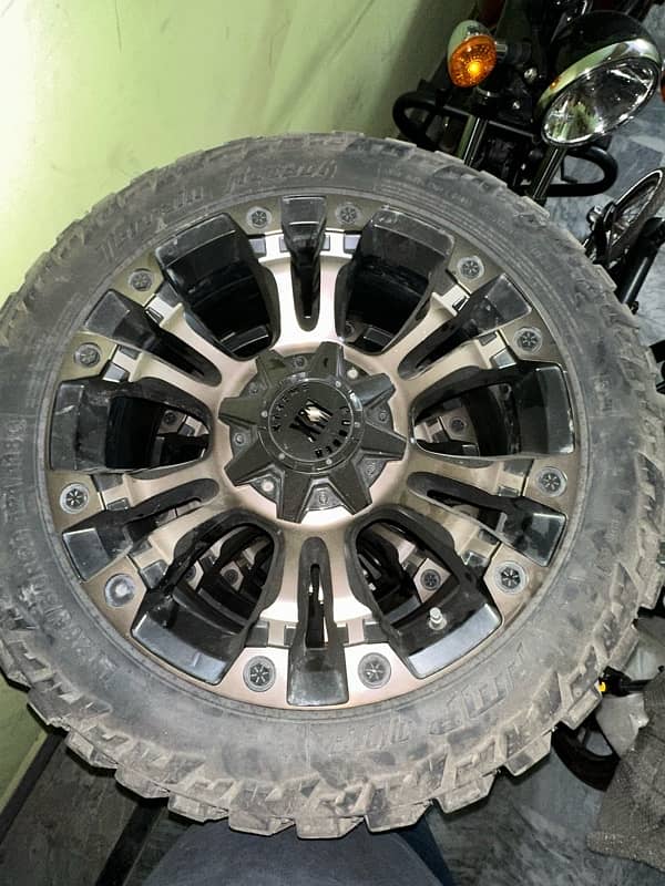 Toyota Hilux 4x4 Alloy Rim & Tyres 5