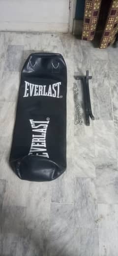 Punching bag + wall mount + chain