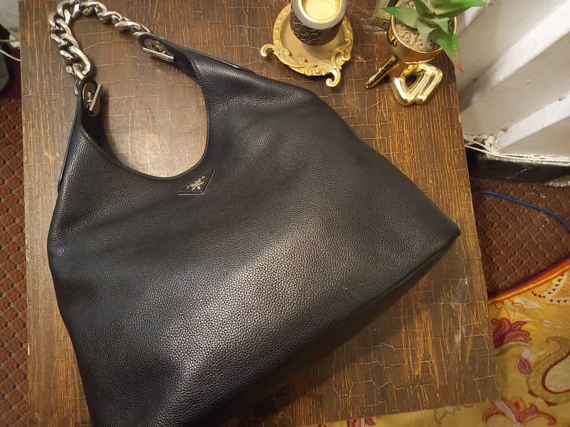 "Elegant Black Prada Bag for Sale – Timeless Luxury and Style" 4