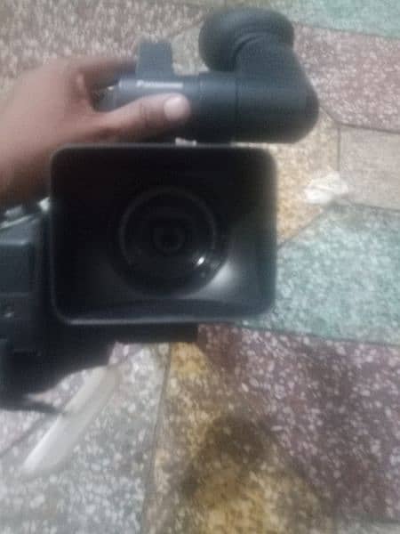 H1  camera or 7100  camer hai 2