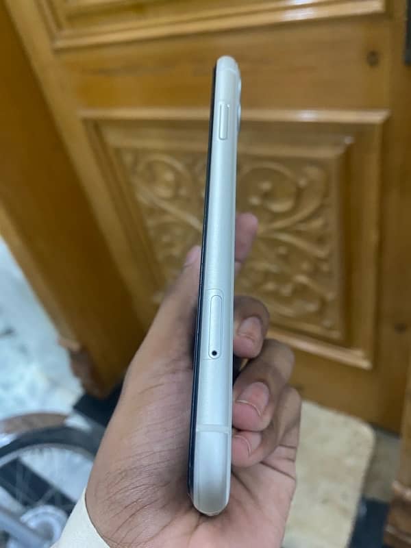 IPHONE 11 non pta 64gb jv WHITE COLOUR WITH BOX 3