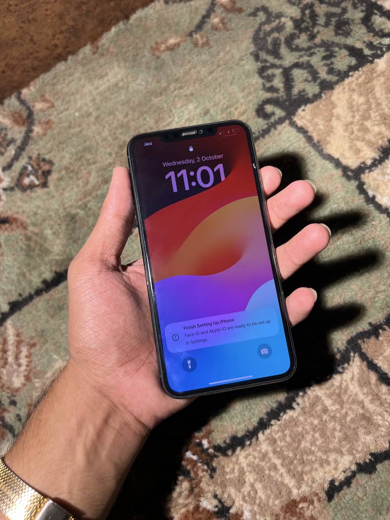 iPhone 11pro max Pta Approved 5