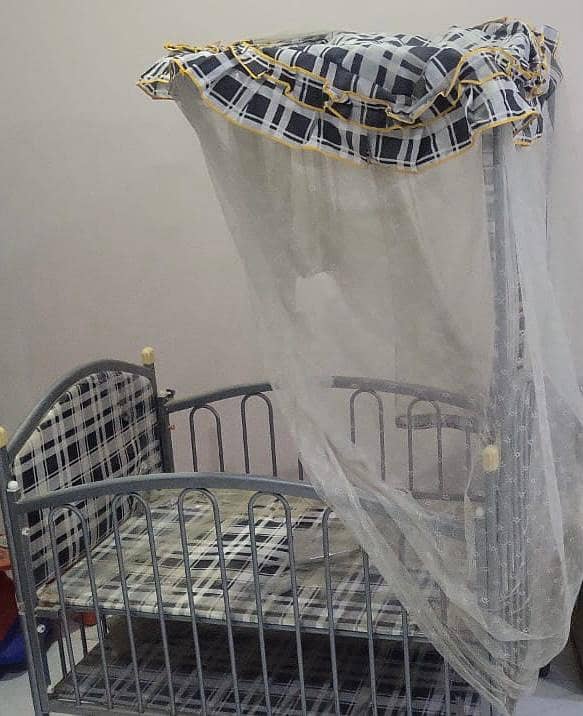 Metal Baby Cot with extra cradle swing cot 1