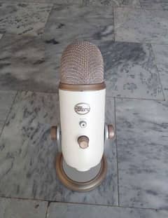 BLUE YATI CONDENSER MICROPHONE with stand CONDITION 10/10