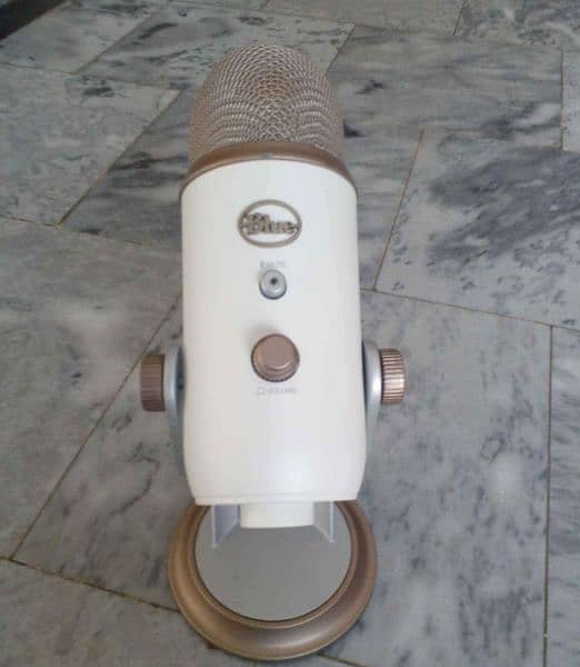 BLUE YATI CONDENSOR MICROPHONE with stand CONDITION 10/10 1