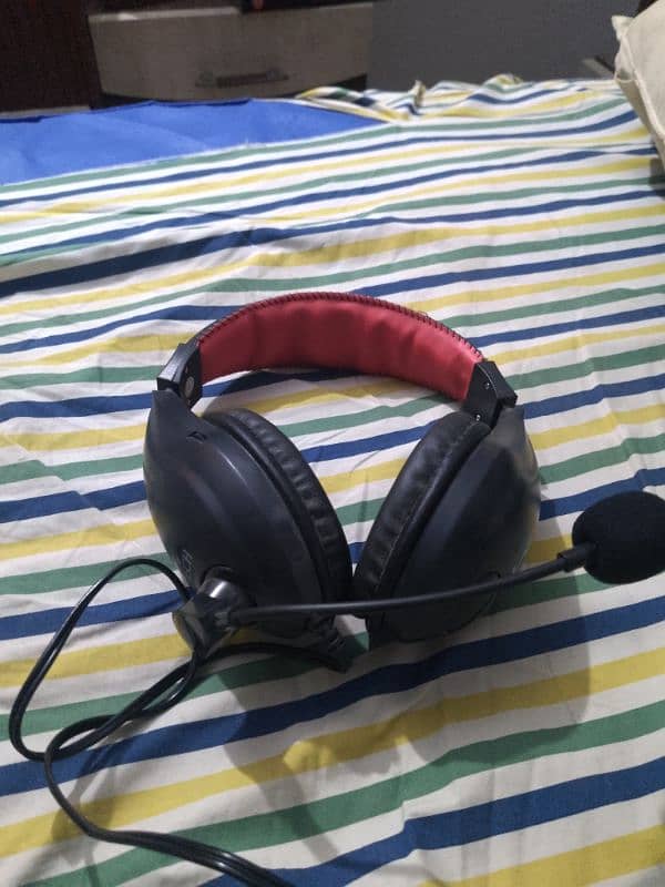 st 103 stereo pairs with headphones 1