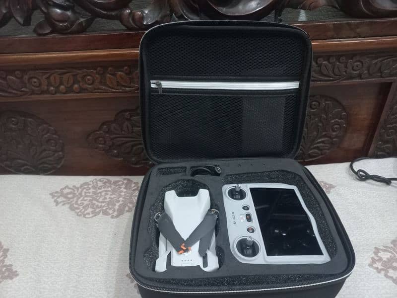 Dji mini 3 in New condition with its bag . and also origional box 0