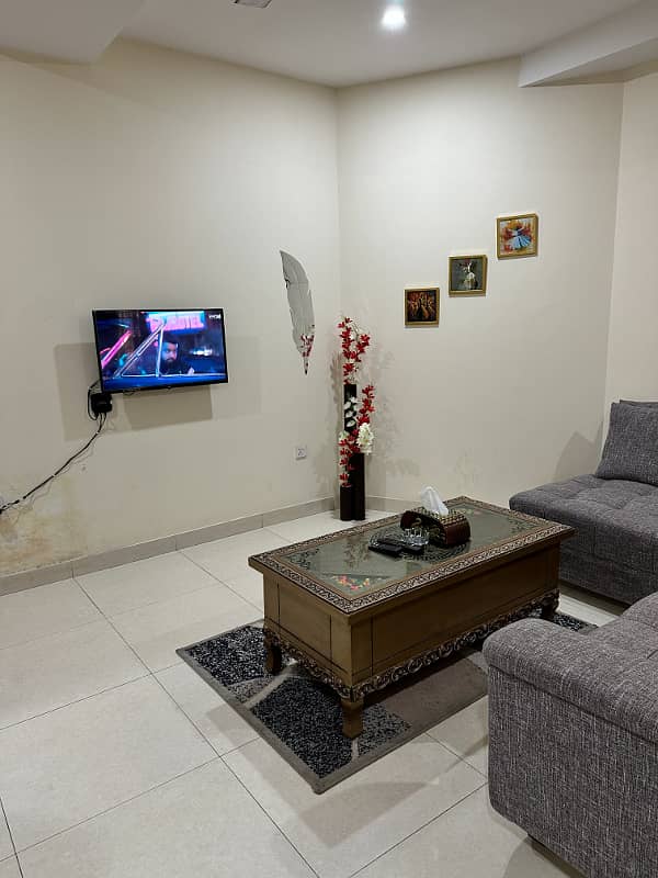 Daily basis One bedroom apartment available in E-11 islamabad 2