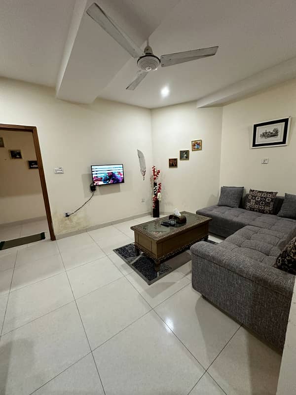 Daily basis One bedroom apartment available in E-11 islamabad 3