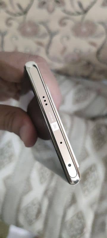 infinix Note 40 PRO Gold 10/10 condition 3