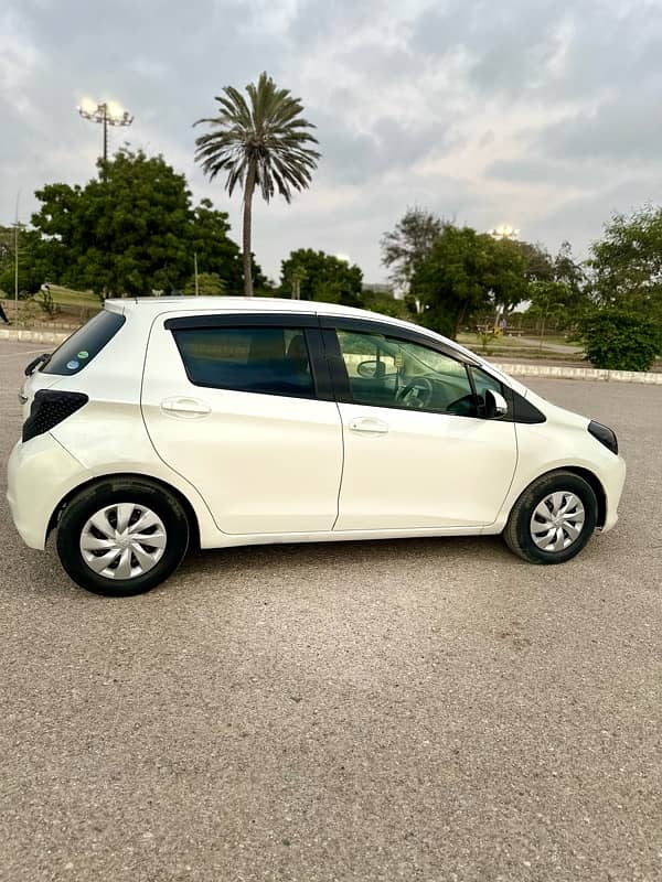 Toyota Vitz 2012 perl white 8