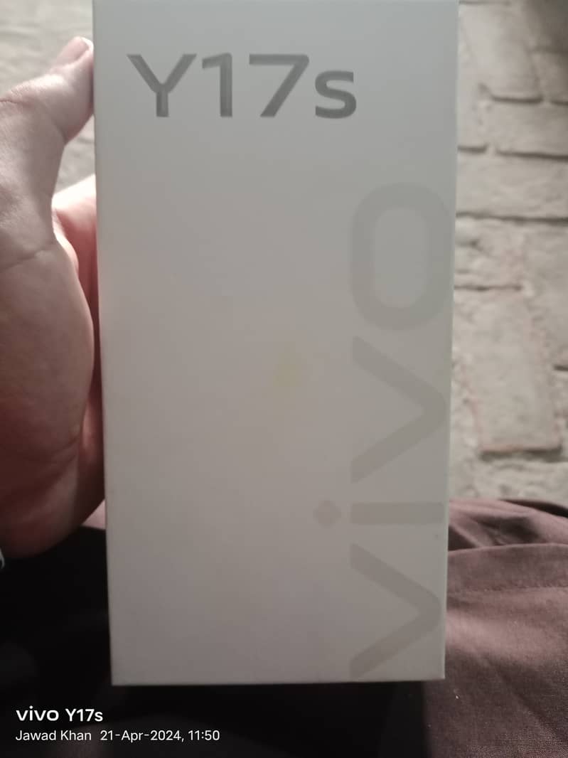 vivo y17s 4plus4 128 new mobile 10by10   6 month warranty 2