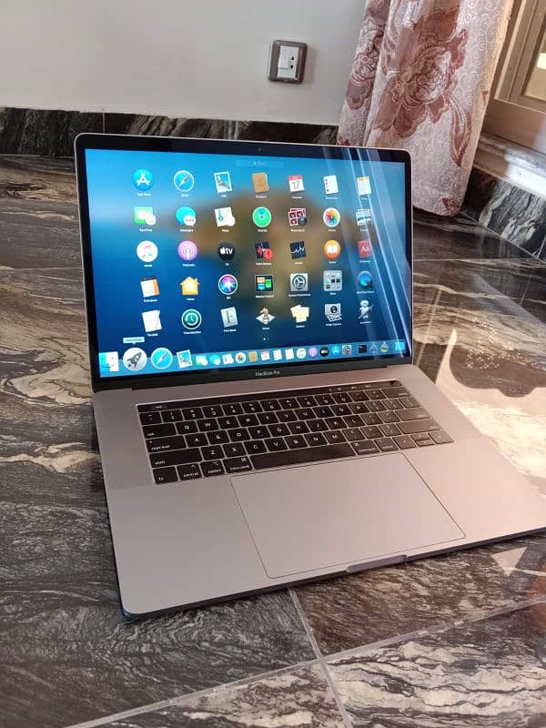 MacBook pro 2019, (16"inch_16/512SSD) 0