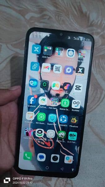 Infinix hot 11 play 4/64 6