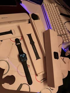 Apple Watch Series 5 44mm Complete box