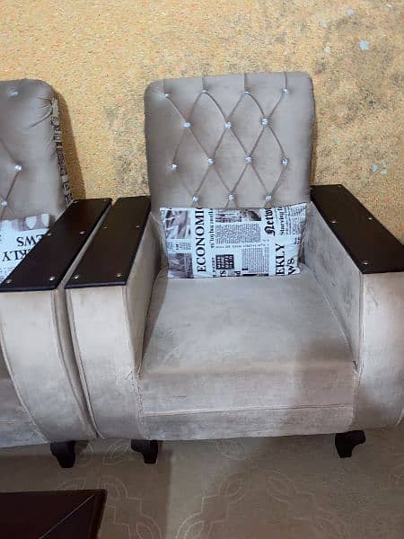 Sofa set 5 seater 4