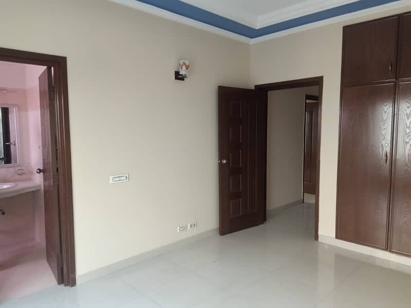 10 Marla House For Rent In Paragon City Lahore 8