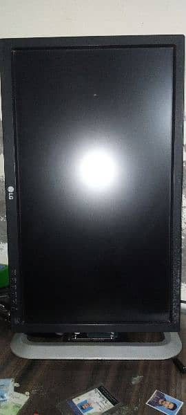 LG 24 inach LED far sale urgent 8