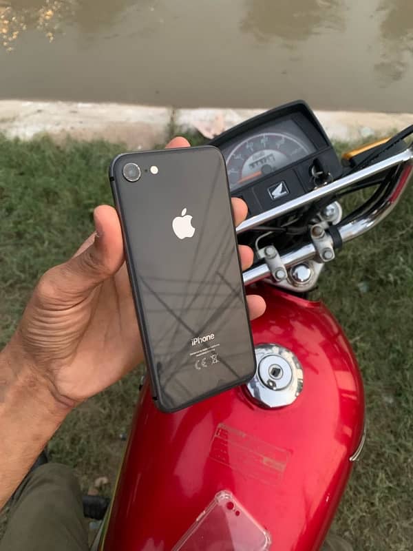 IPhone 8 Sim working Urgent Sale 5