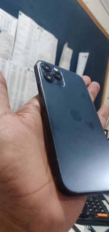 I phone 12 pro 4