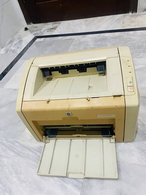 Printer - Hp1022n laser jet 5