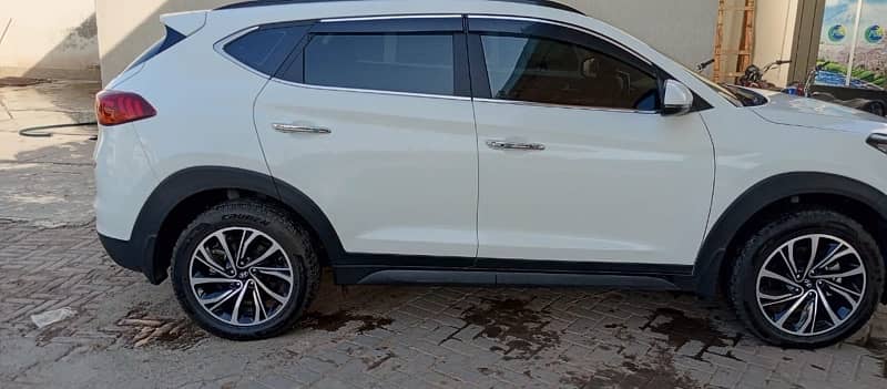 Hyundai Tucson 2023 FWD First Owner 9