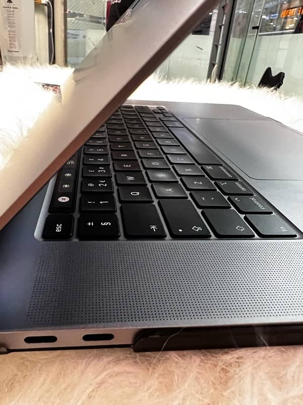 Macbook Pro 2019 16” 16Gb 512Gb, 4GB Graphic card 7