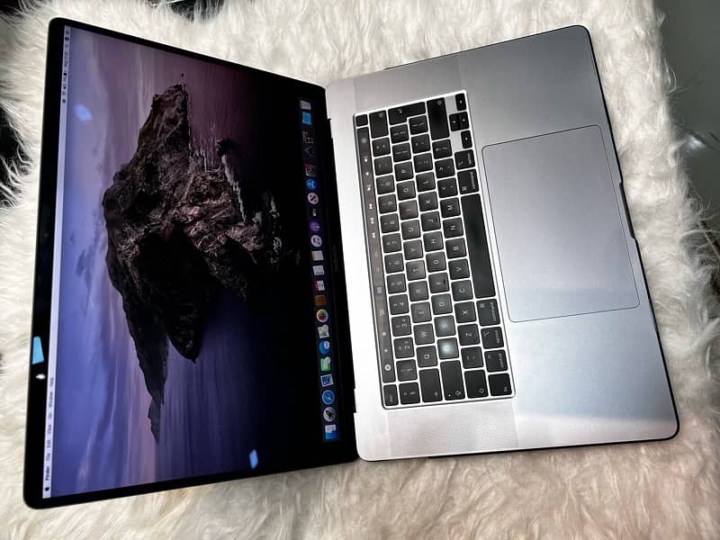 Macbook Pro 2019 16” 16Gb 512Gb, 4GB Graphic card 8