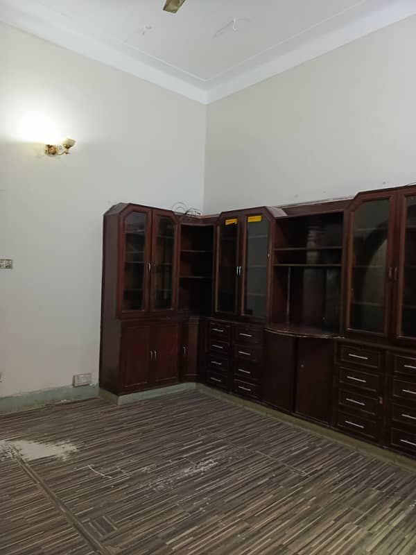 GULBERG : 3 KANAL Office Space For Rent 14