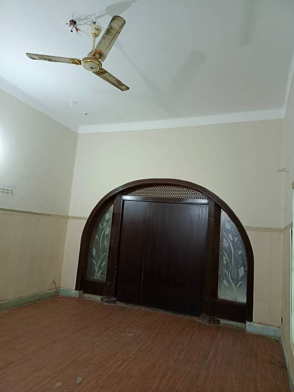 GULBERG : 3 KANAL Office Space For Rent 16