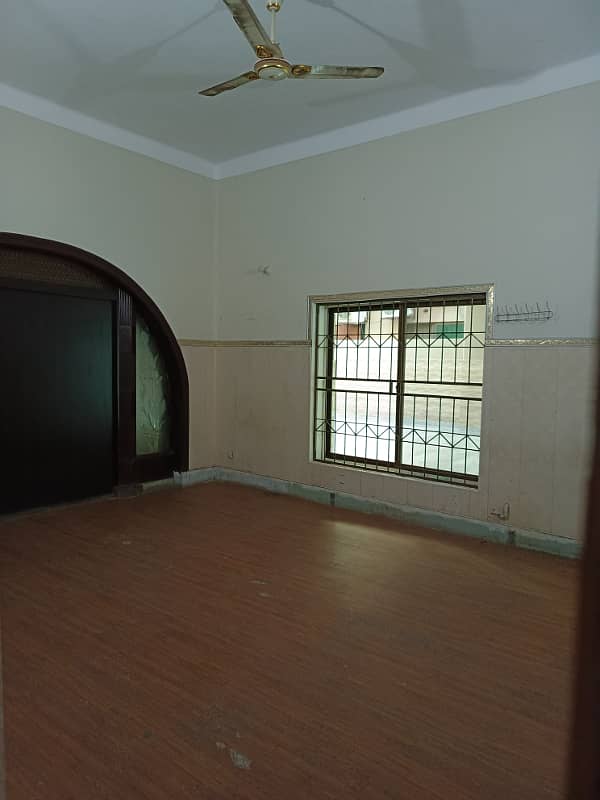 GULBERG : 3 KANAL Office Space For Rent 17